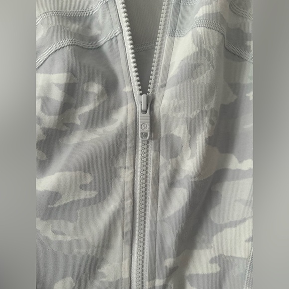 Lulu lemon define Jacket - Picture 2 of 5